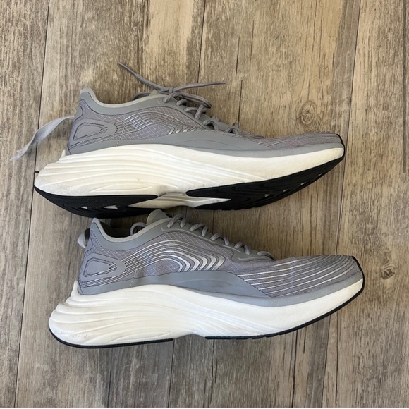APL Athletic Propulsion Labs Streamline Women’s Running Sneakers in Gray Cement - Picture 2 of 5